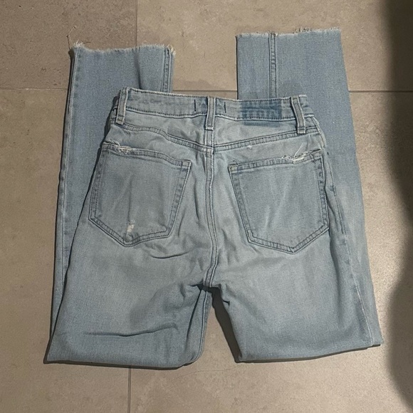 Abercrombie & Fitch Zoe Natural Rise Ankle Straight Jeans - Picture 4 of 4